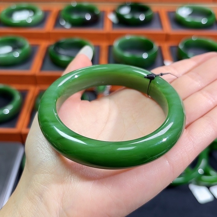 和田玉（碧玉）未镶嵌手镯粉阳绿