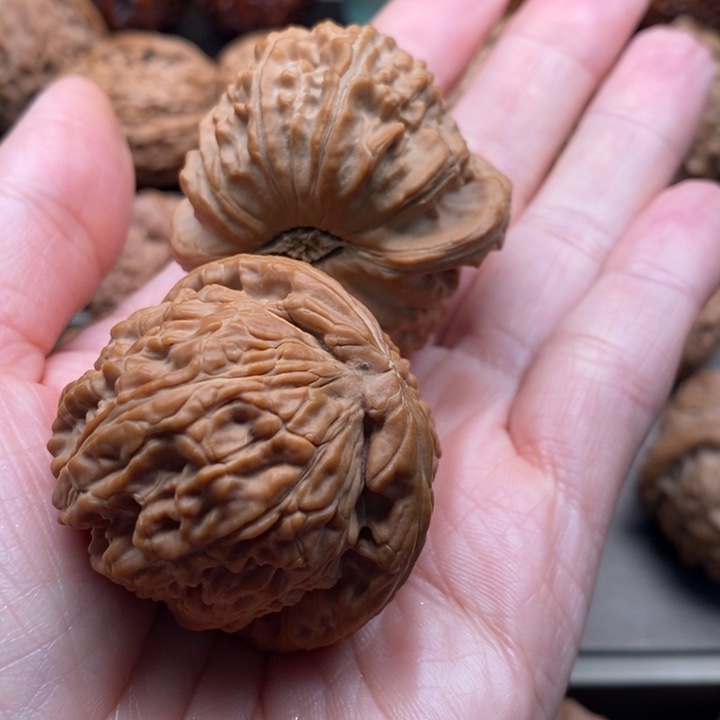 很***海文玩核桃吊坠白狮子