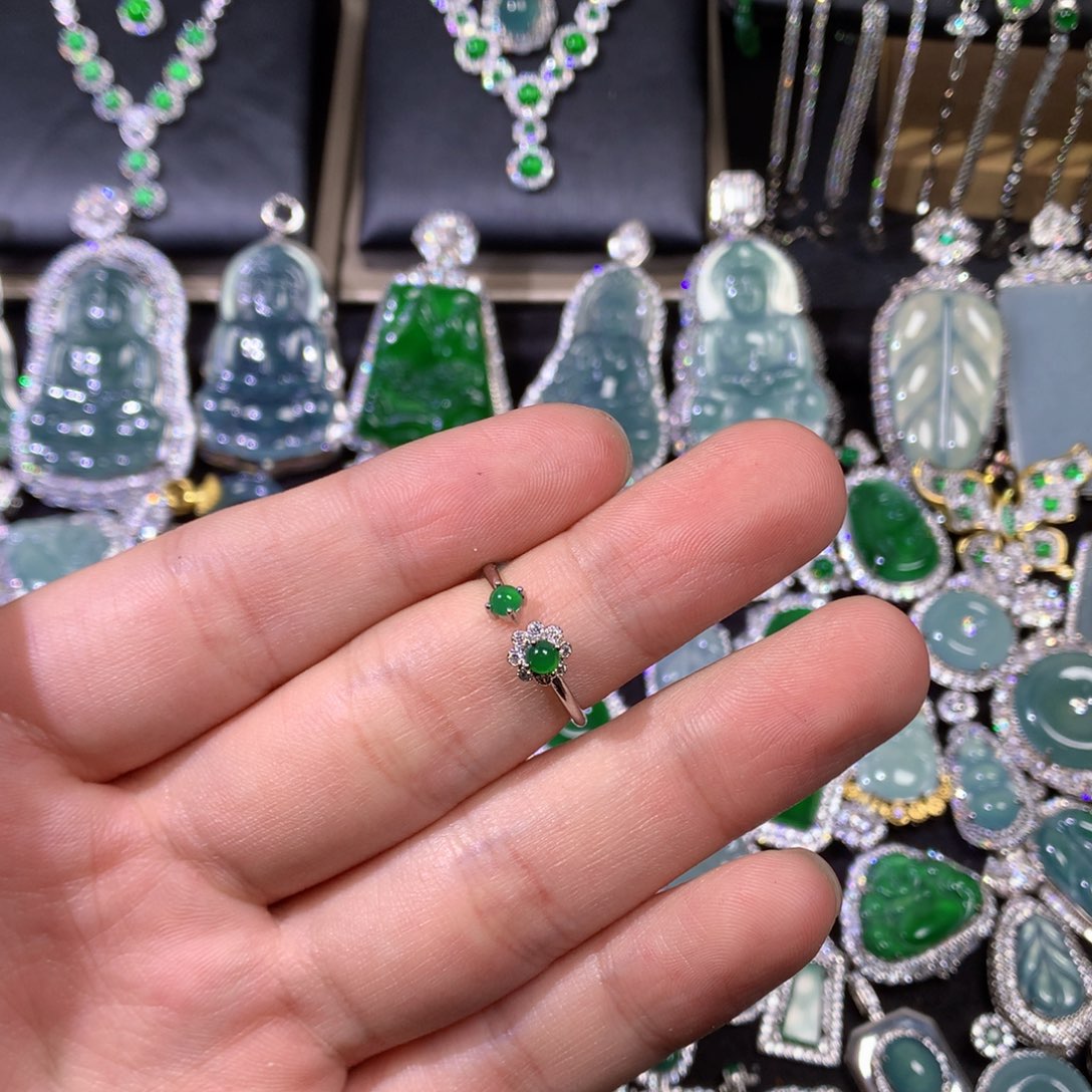 翡翠挂件未镶嵌9999999999999