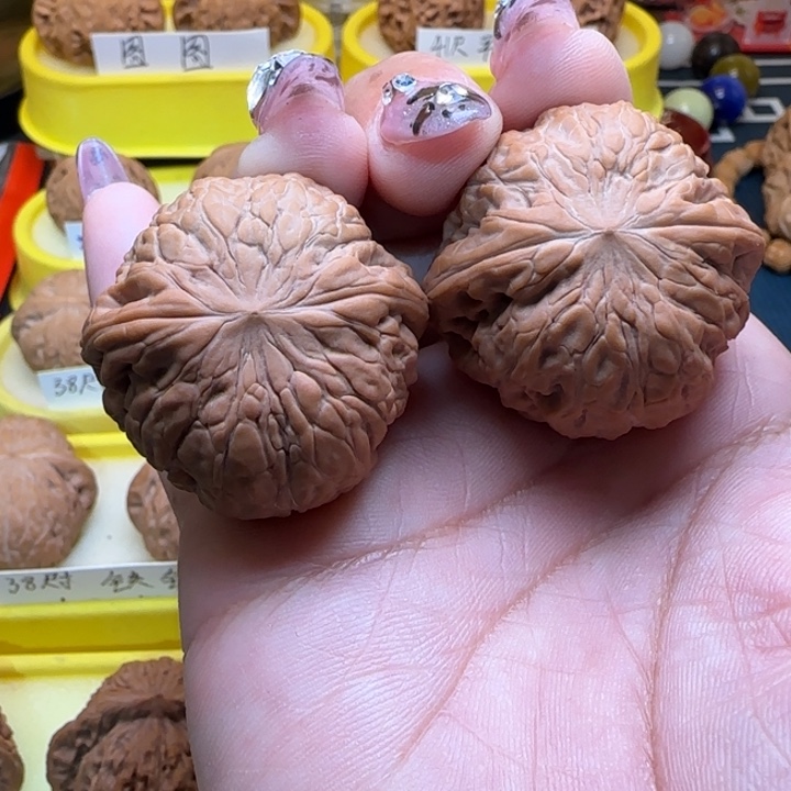 〃****ぐ弯弯核桃全品无休，铁锤妹妹全品无休