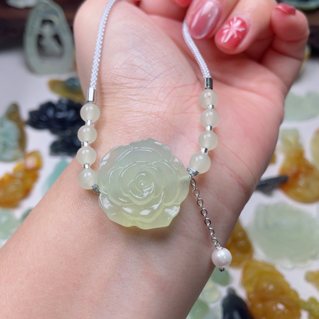 蛇纹石玉颈饰未镶嵌