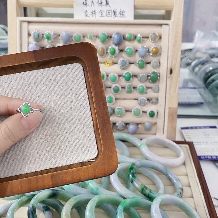 翡翠未镶嵌颈饰天然翡翠Ａ货