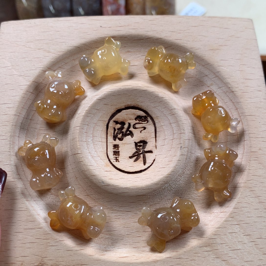 硅化珊瑚（珊瑚玉）小鹿五折 漏25/个。可挑未镶嵌