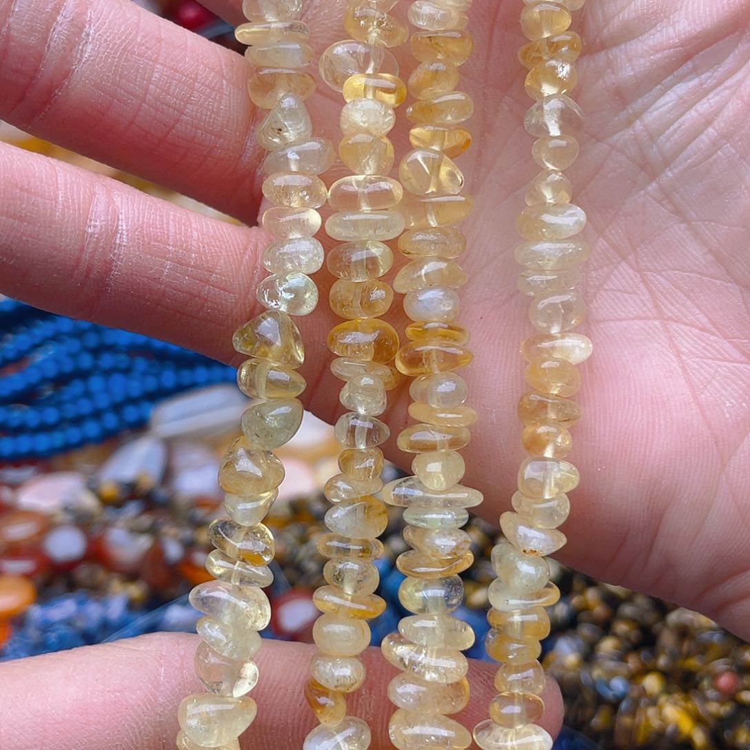 玛瑙/玉髓珠宝半成品未镶嵌黄水晶碎石1条
