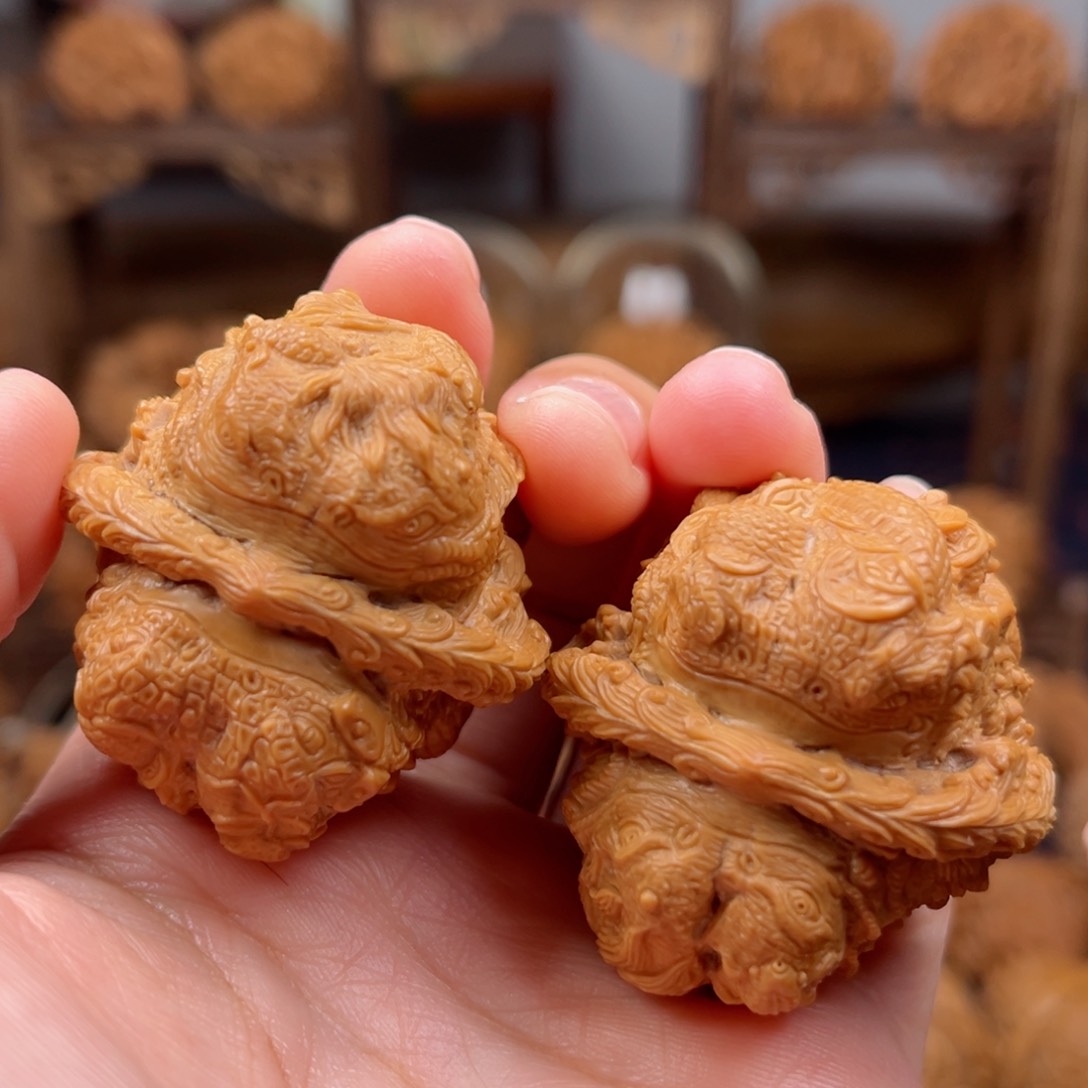 核桃把件蛇蟾鱼蟾