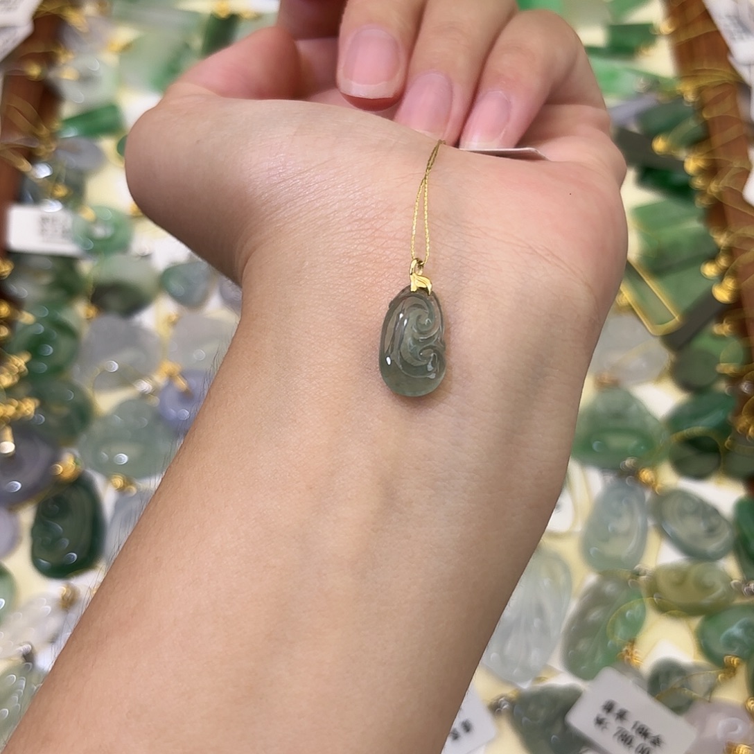 翡翠18K金镶嵌颈饰如意