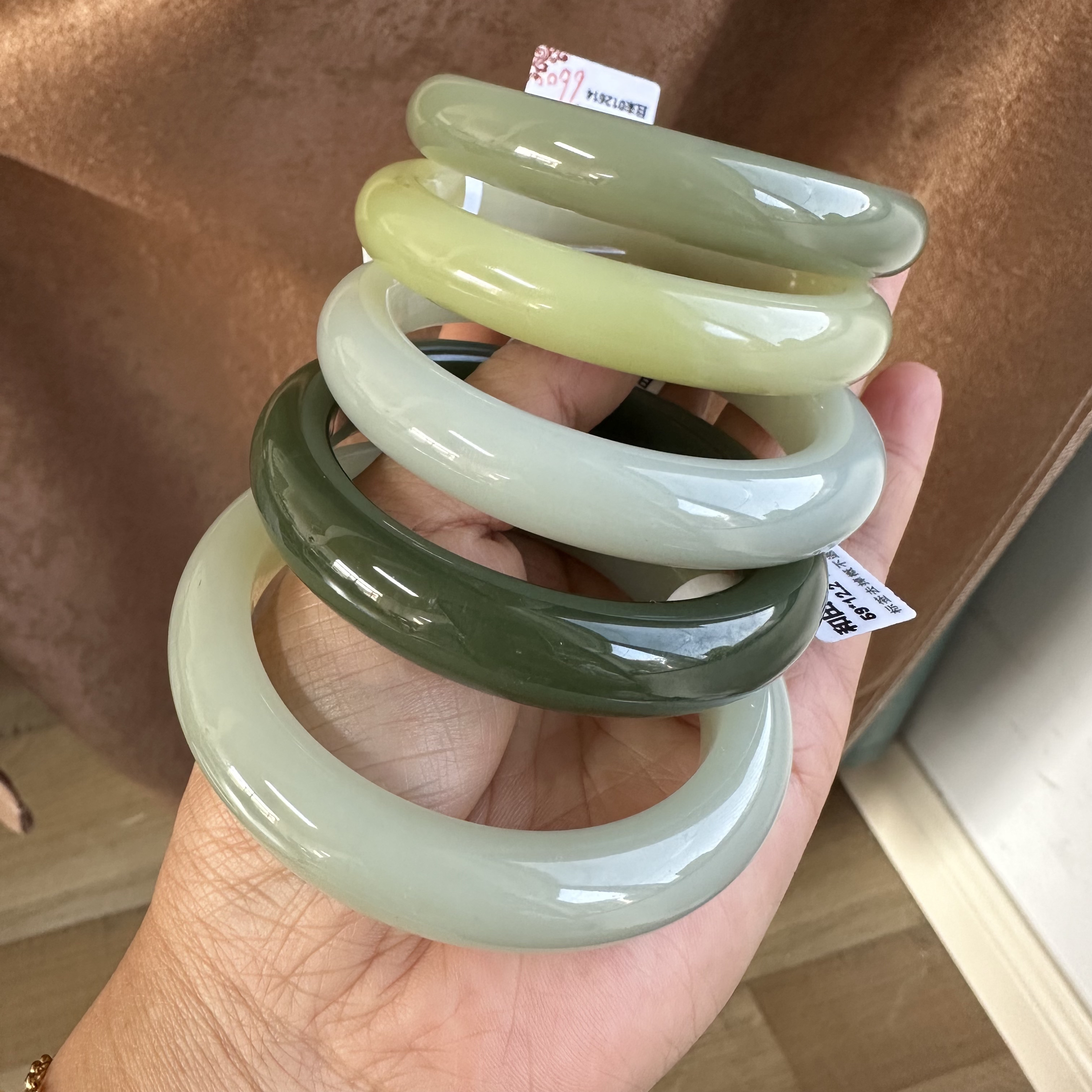 新疆和田玉手镯且末料镯子多样性拍一发一颜色条形随机50-63规格