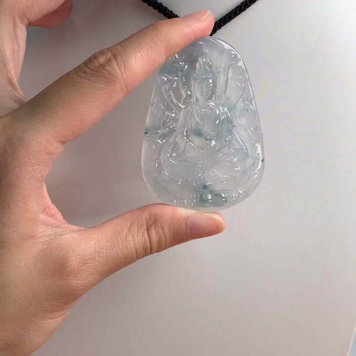 翡翠未镶嵌颈饰….