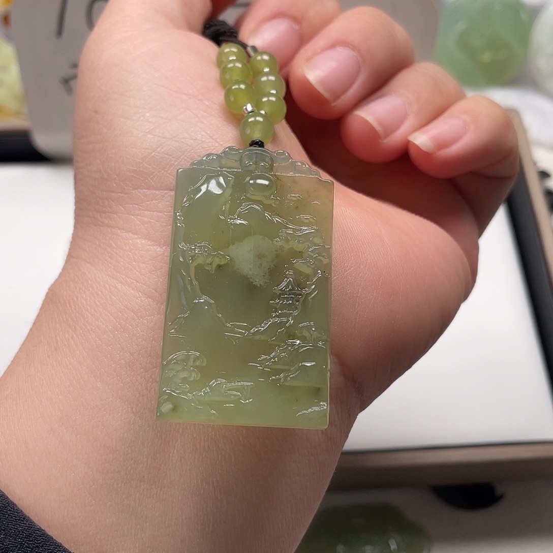 蛇纹石玉未镶嵌颈饰