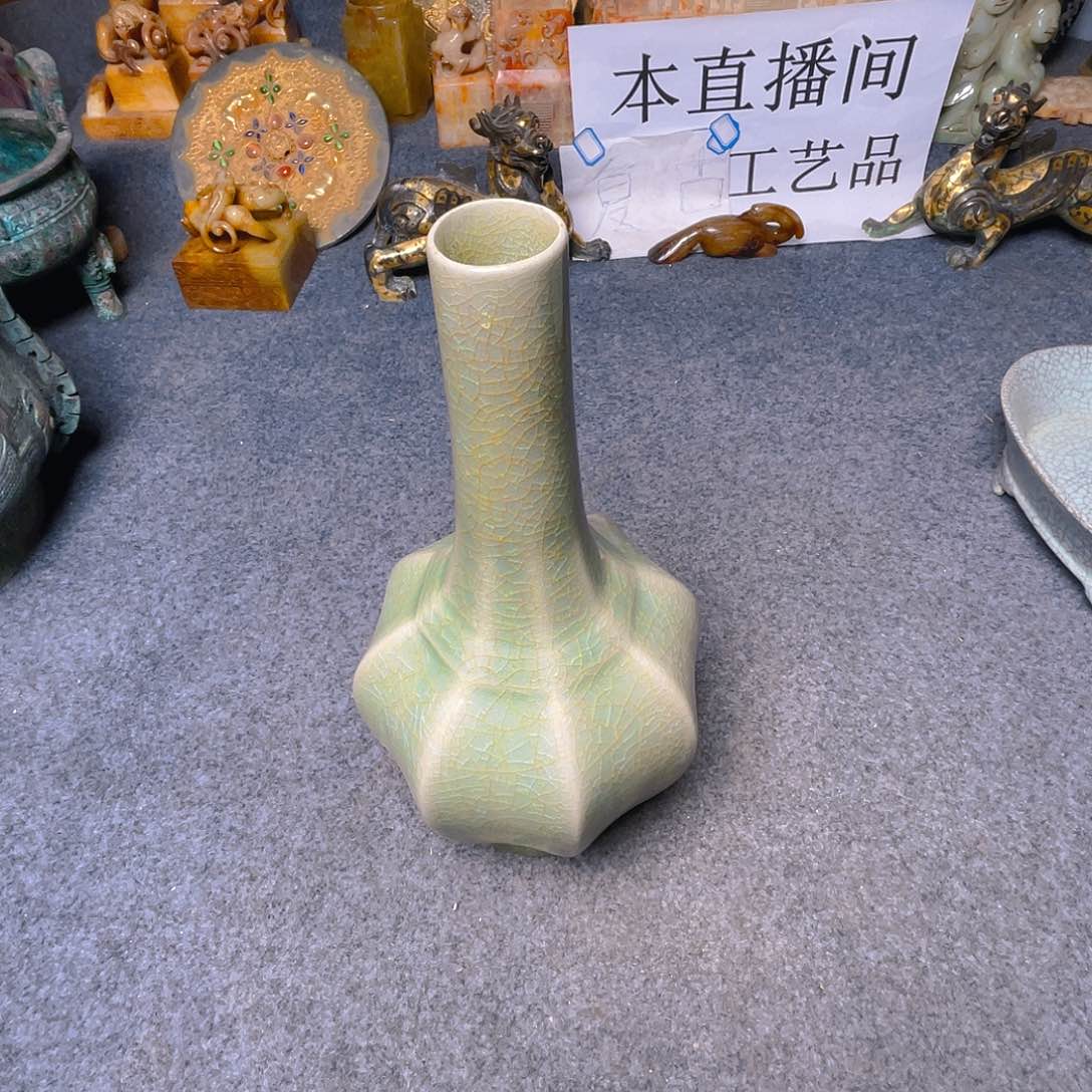 摆件坎坎坷坷地走过这条小路