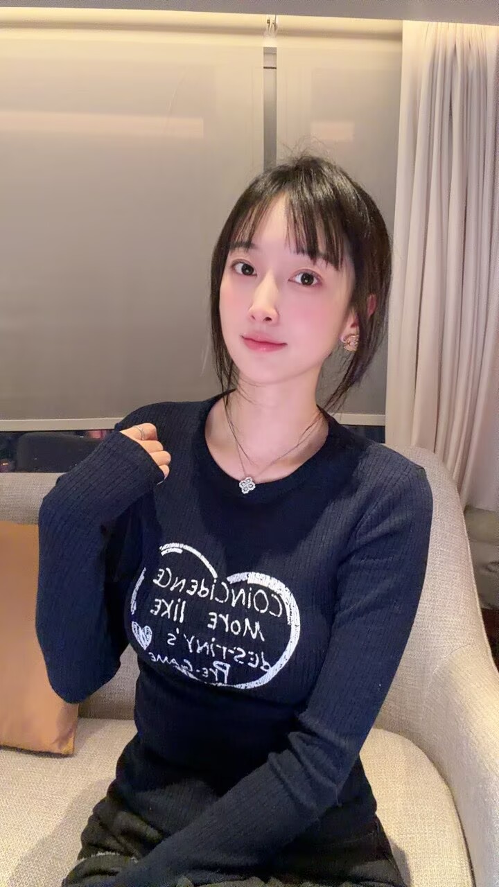 【张静芝】韩国新品~蓝/白做旧爱心字母印花竖坑条打底T恤