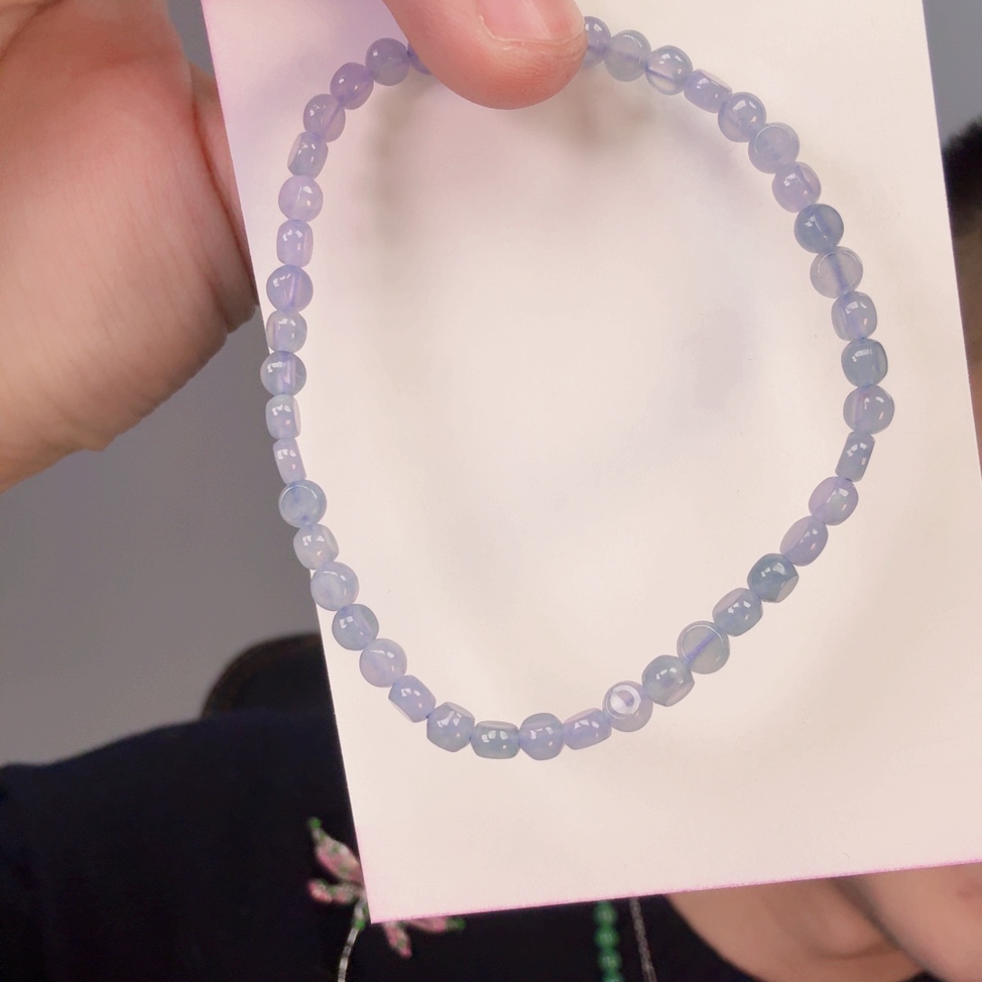 翡翠颈饰未镶嵌一件