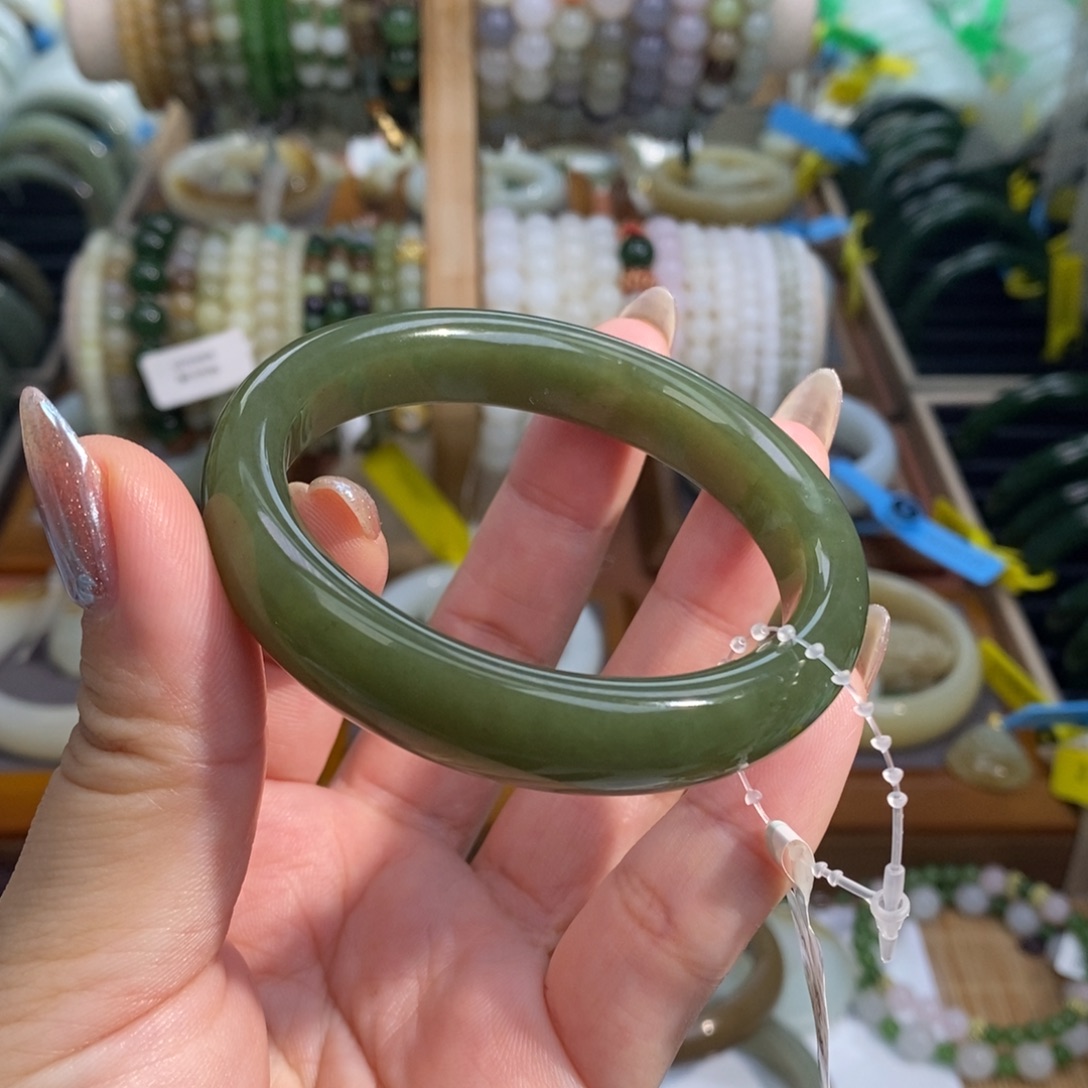 和田玉未镶嵌手镯