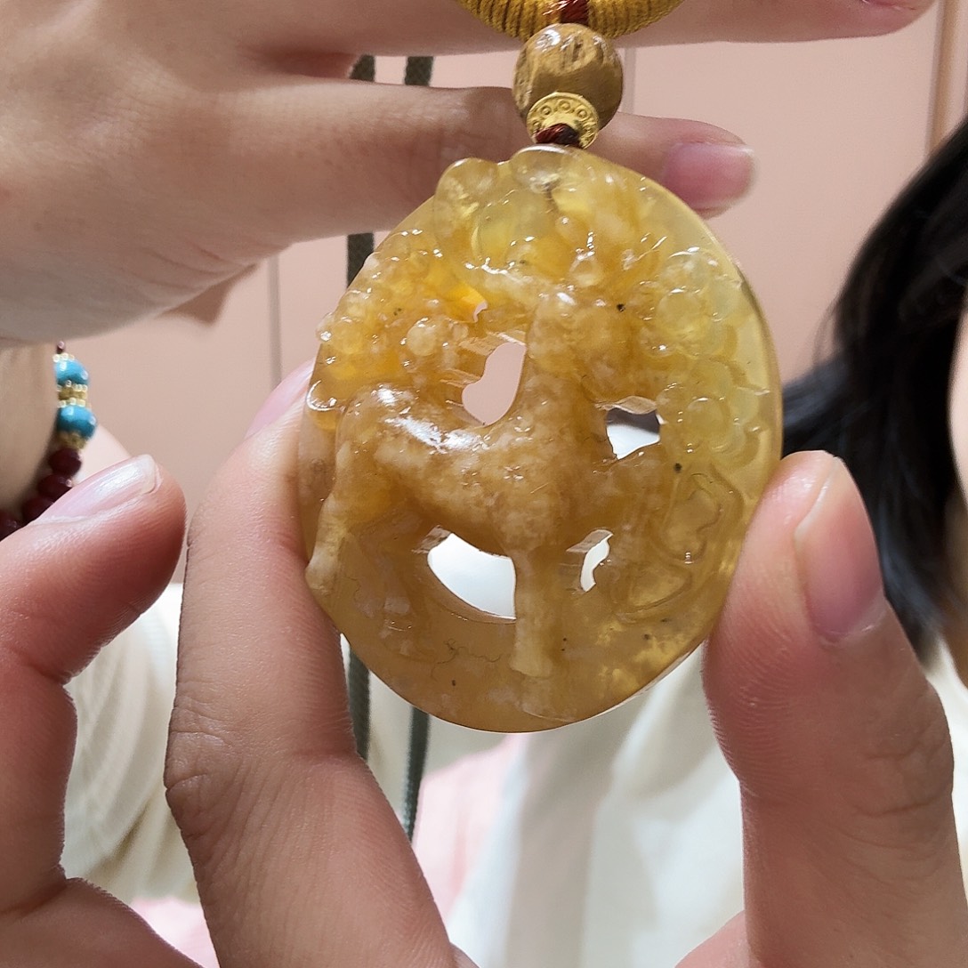 蛇纹石玉未镶嵌颈饰