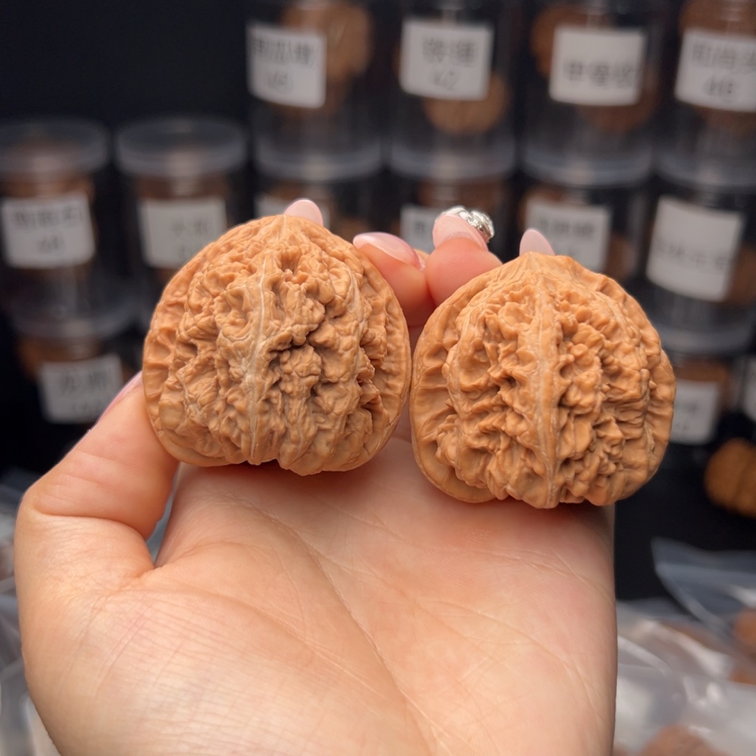 文玩核桃吊坠L****大粗筋