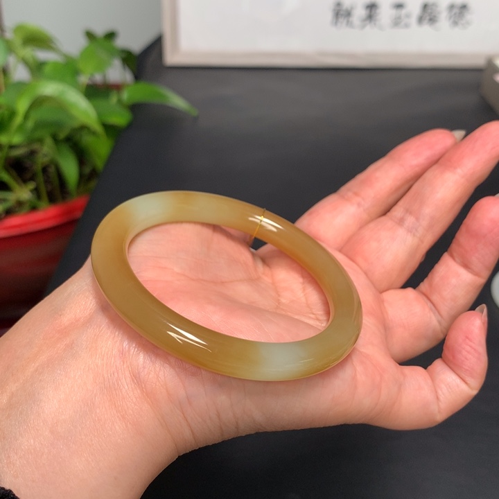 和田玉手镯未镶嵌九*