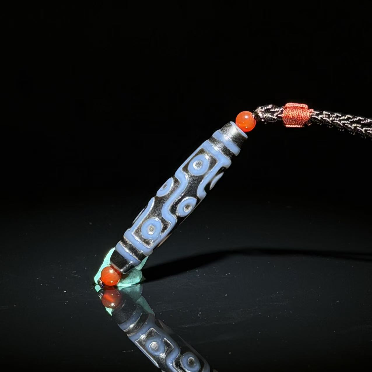 J30早期藏族至纯玛瑙九眼-蓝黑色-12.5g-BY110301000071