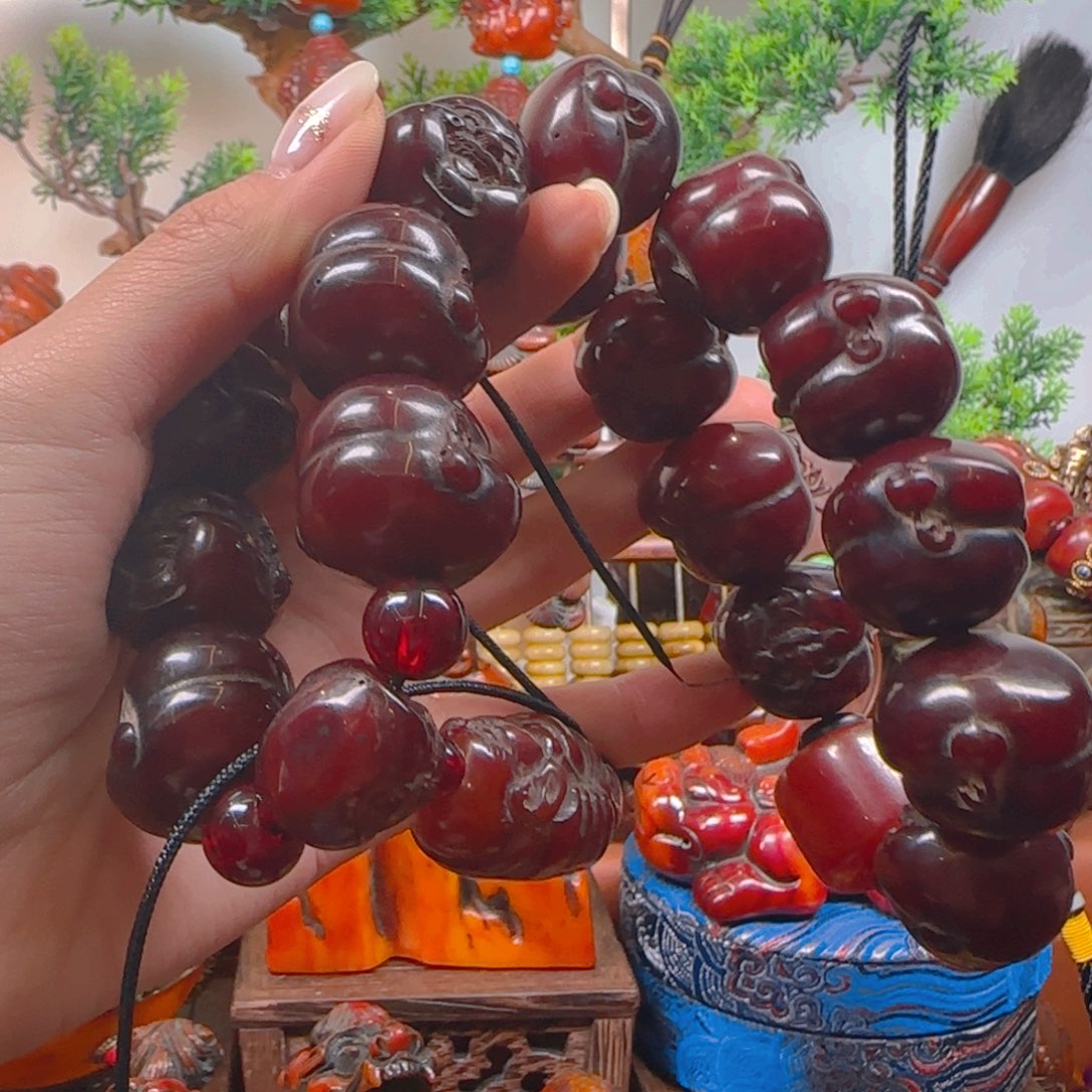 琥珀裸石未镶嵌手持