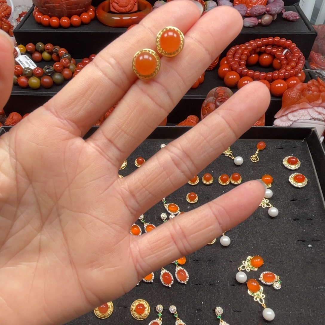 H****南红玛瑙未镶嵌南红耳钉一对