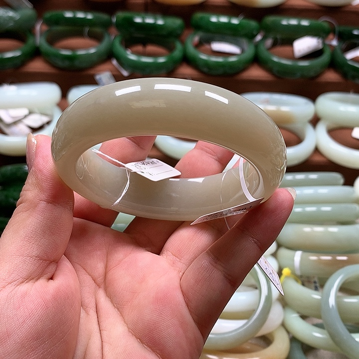 【闪购商品】和田玉手镯未镶嵌