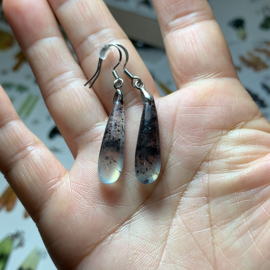 蛇纹石玉耳环未镶嵌