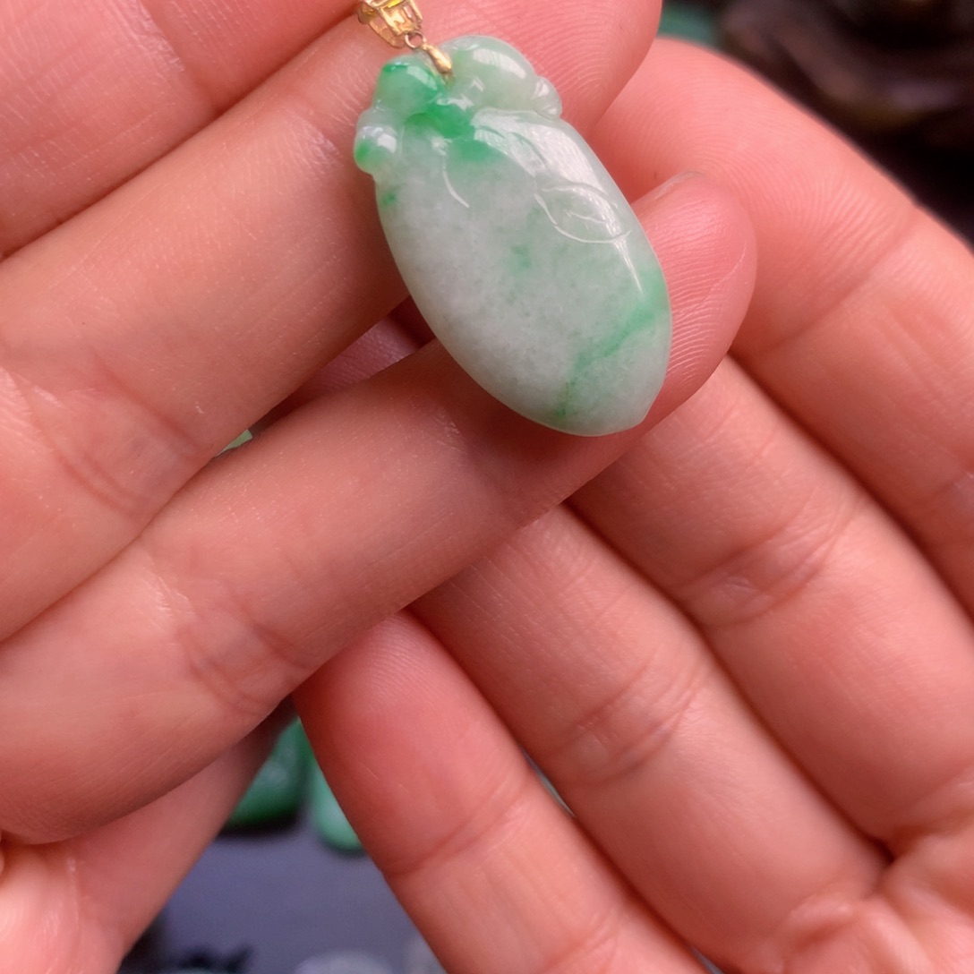 颈饰18K金镶嵌翡翠翡翠