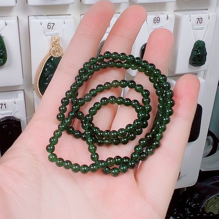 蛇纹石玉颈饰未镶嵌