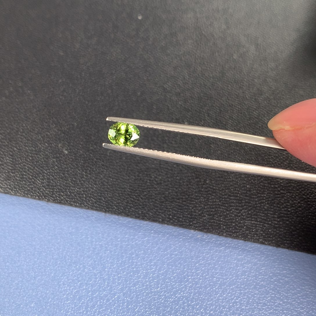 蓝宝石裸石未镶嵌专***气72分 无烧