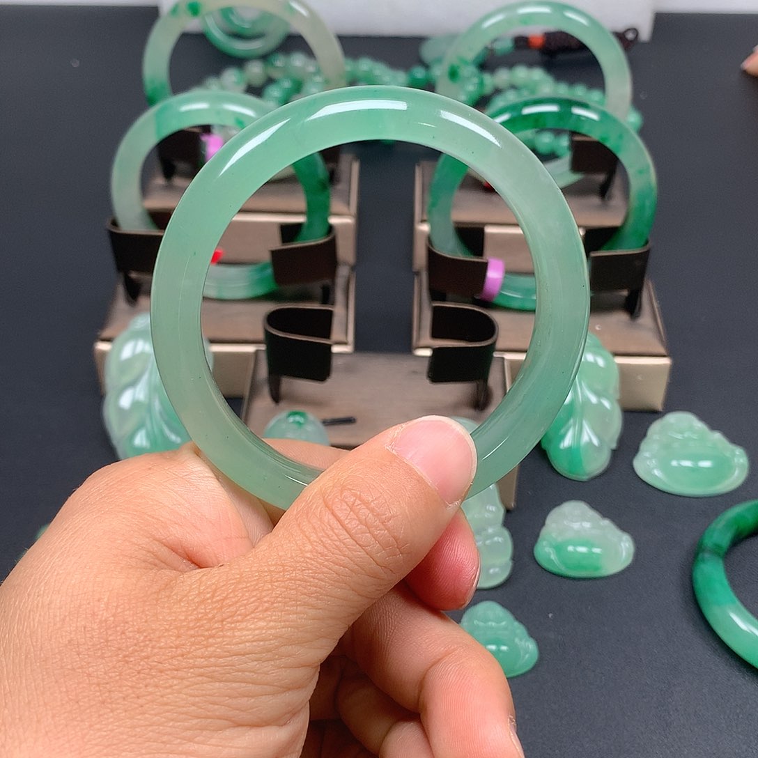 石英质玉手镯未镶嵌