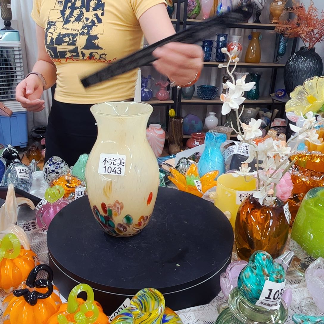 1043 家悦琉璃花瓶摆件不完美