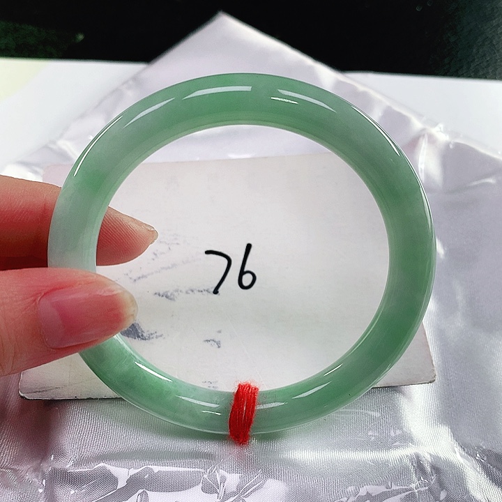 翡翠手镯（圆镯）未镶嵌