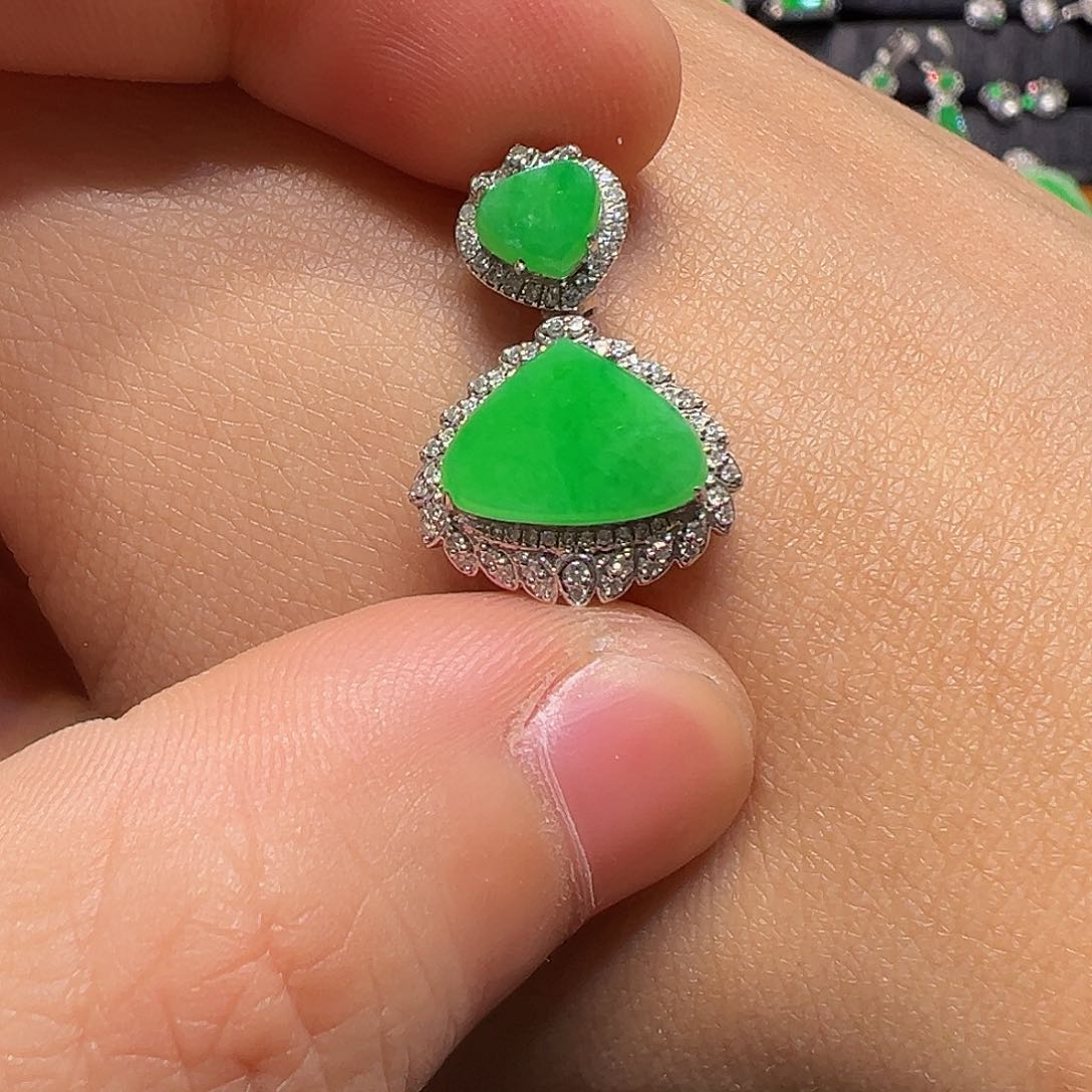 翡翠18K金镶嵌颈饰翡翠首饰