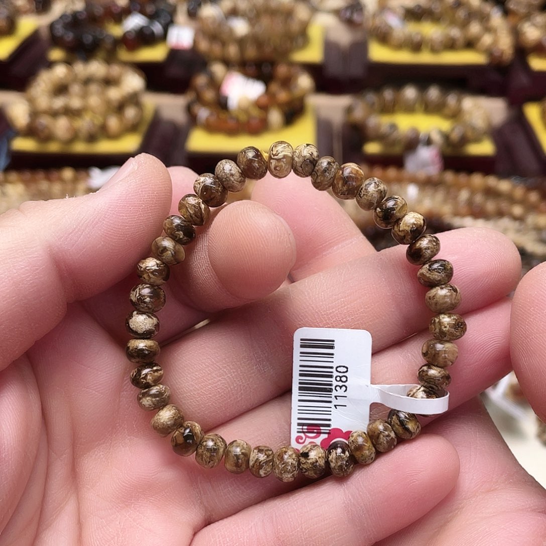 琥珀裸石未镶嵌六11380