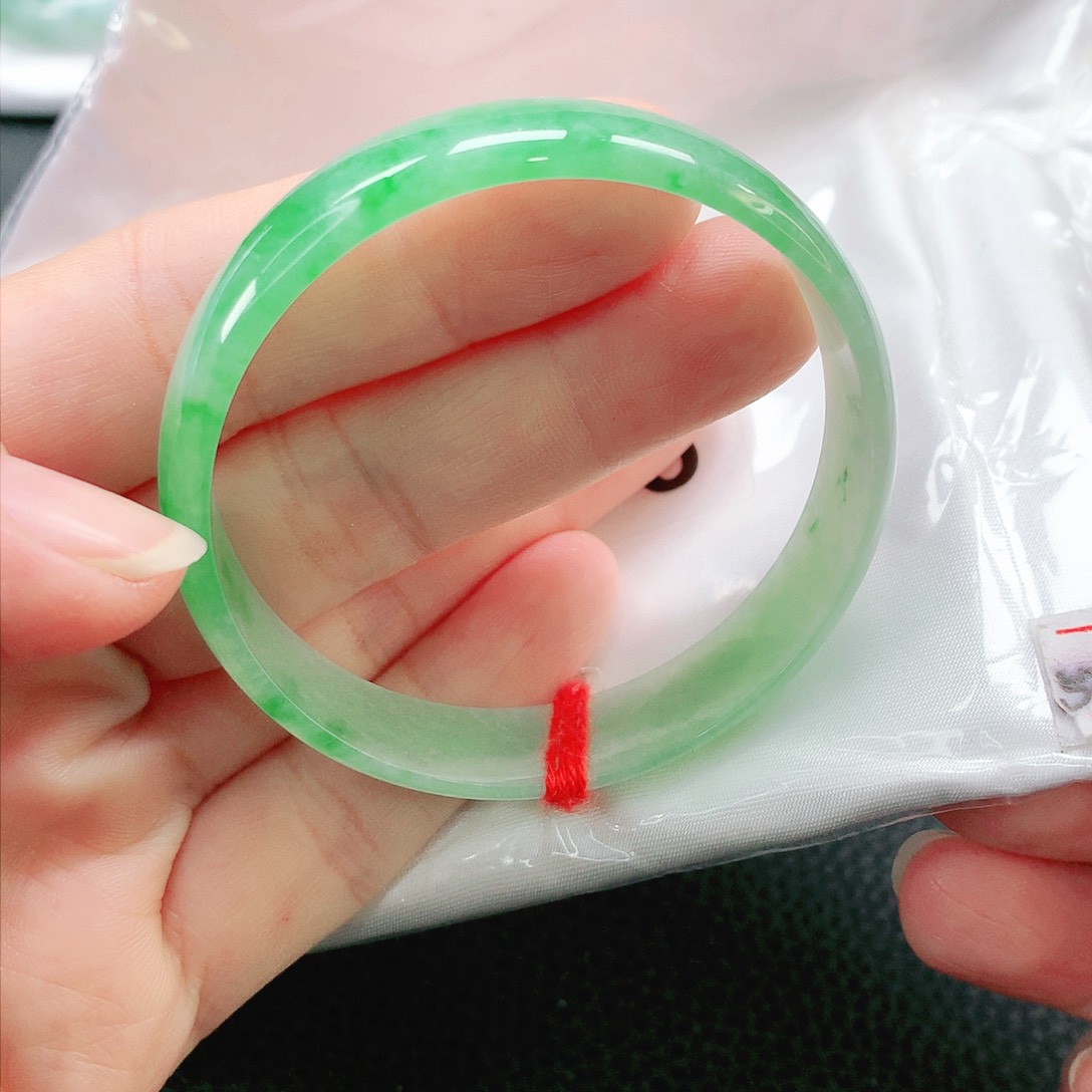 未镶嵌手镯翡翠52公主镯