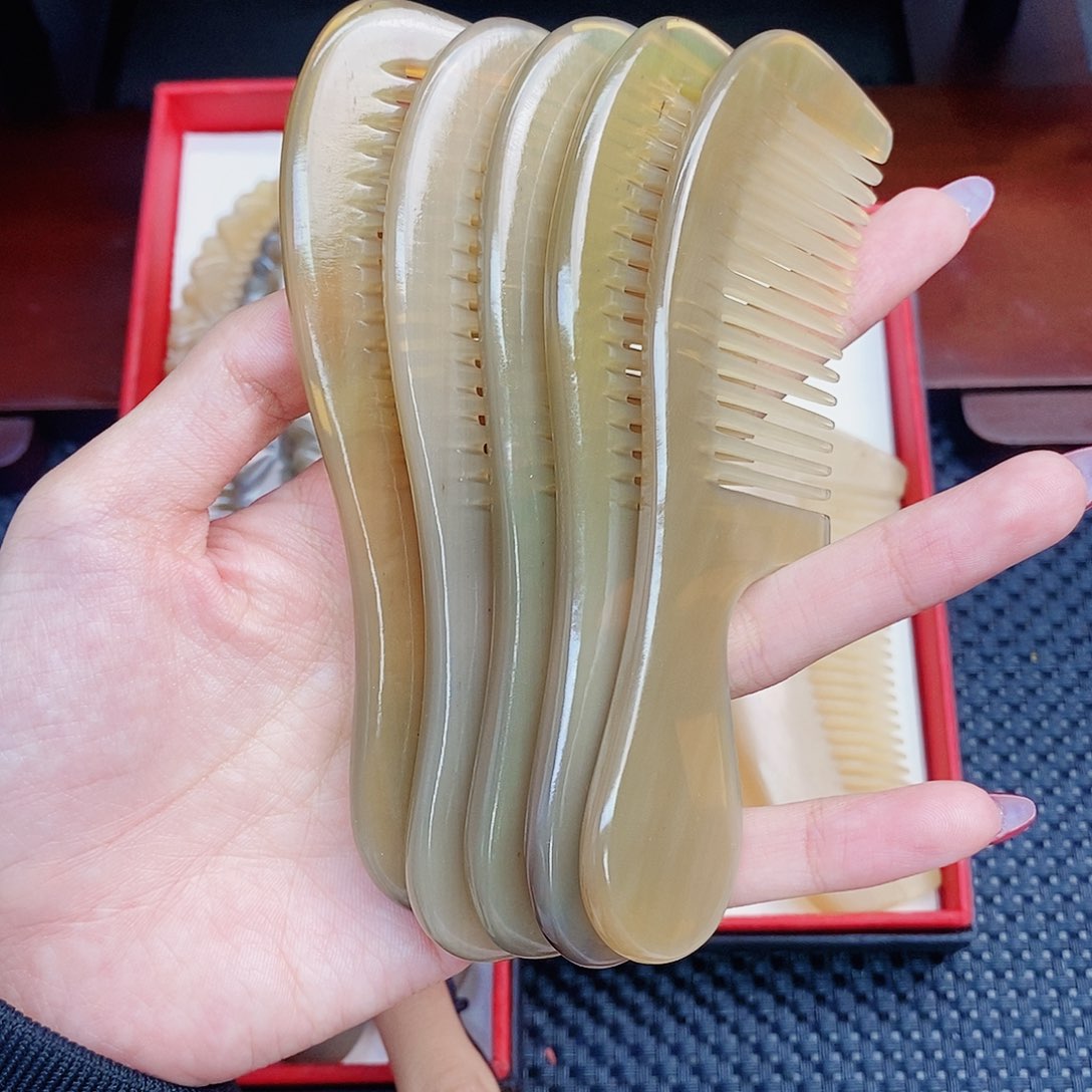 纯手工制作纯牛角梳子