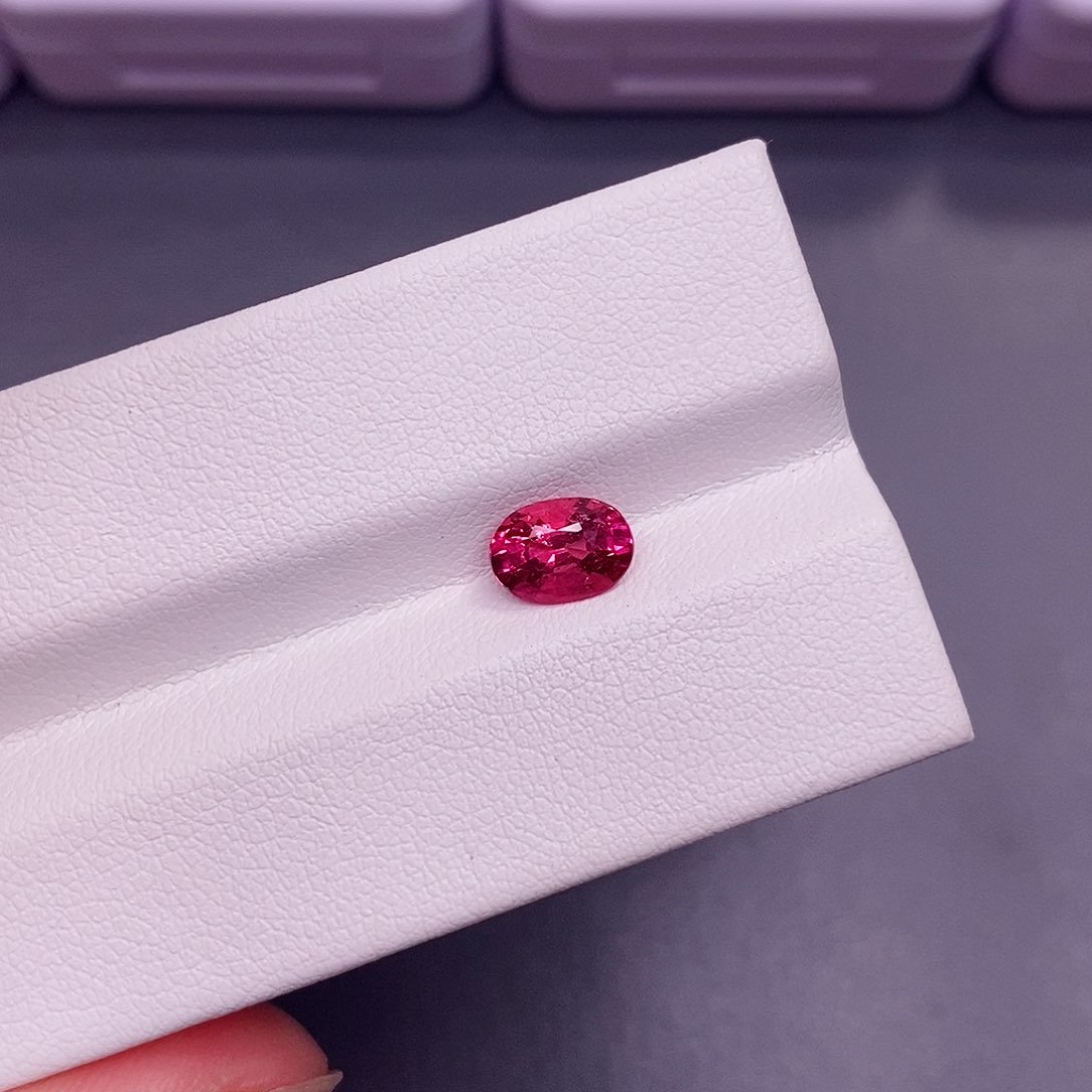 未镶嵌裸石碧玺0.79克拉