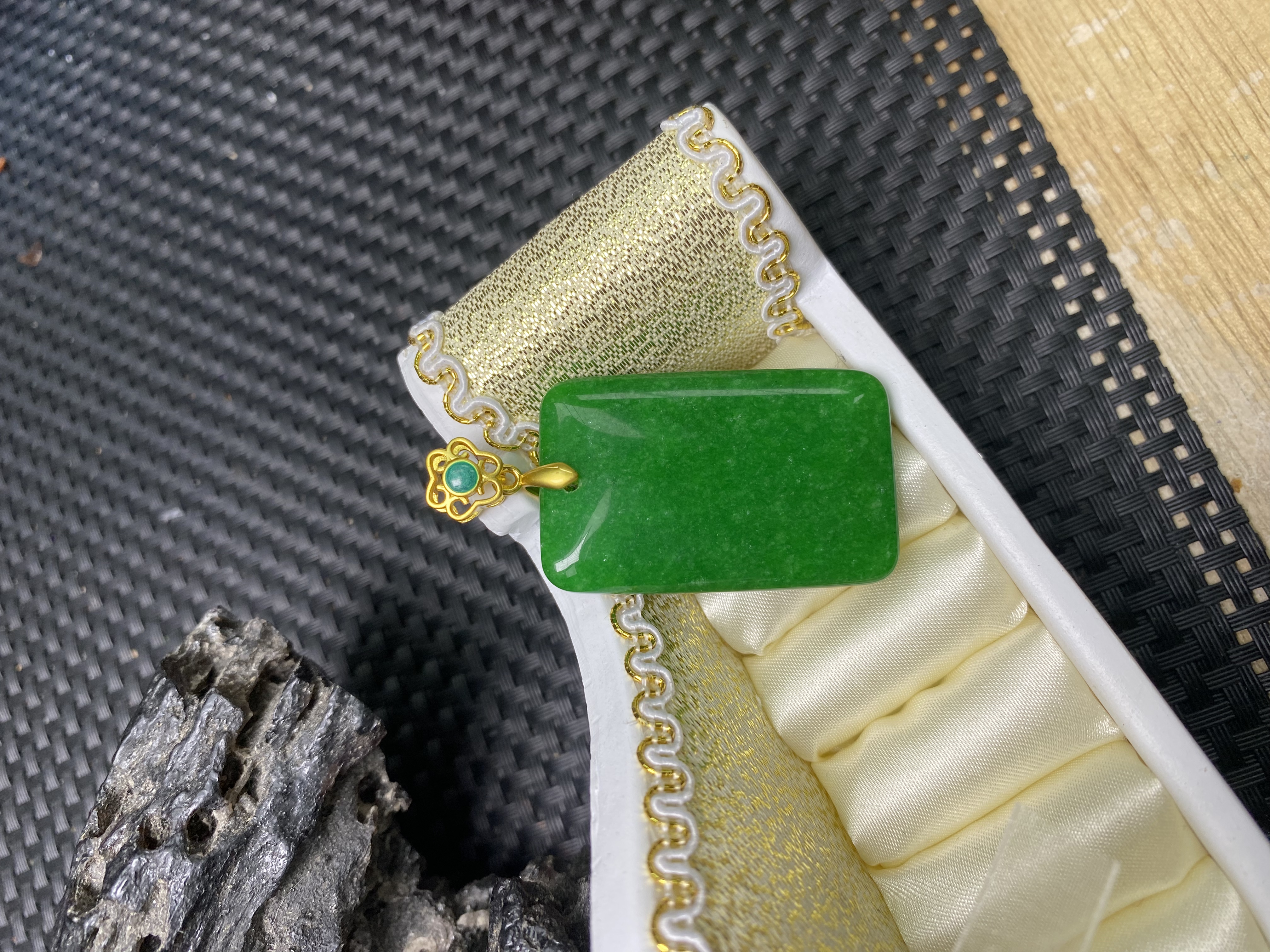 绿帘无事牌精美吊坠（送扣头链子）-779