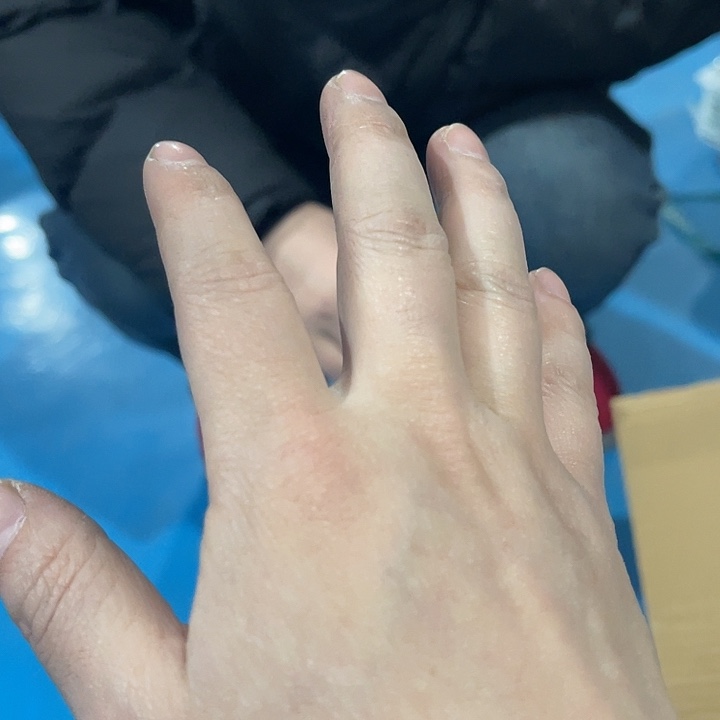 ∵***瓷片玲珑6.25英寸面碗四个，包邮，无底款