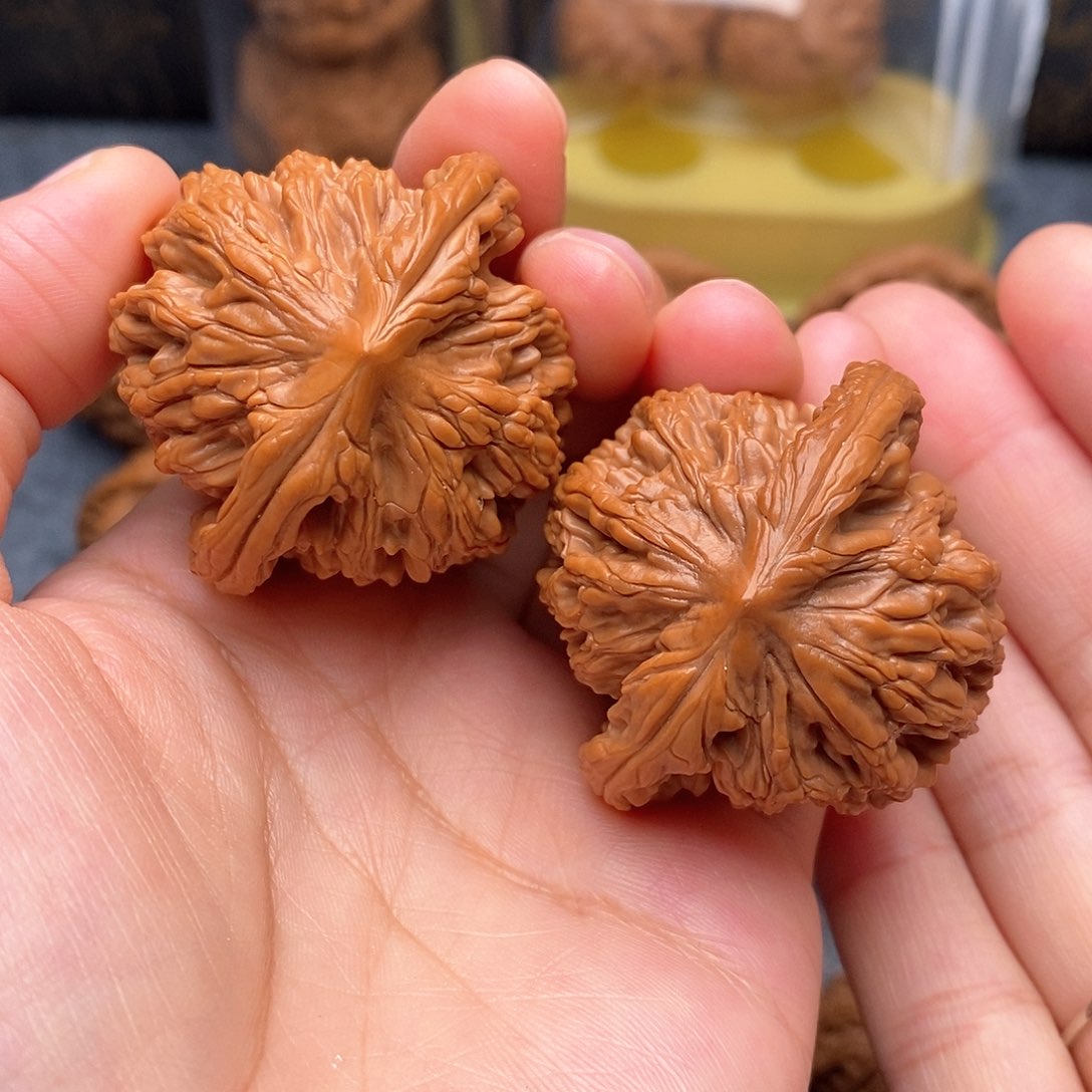 文玩核桃把件粗筋虎44尺红皮精品