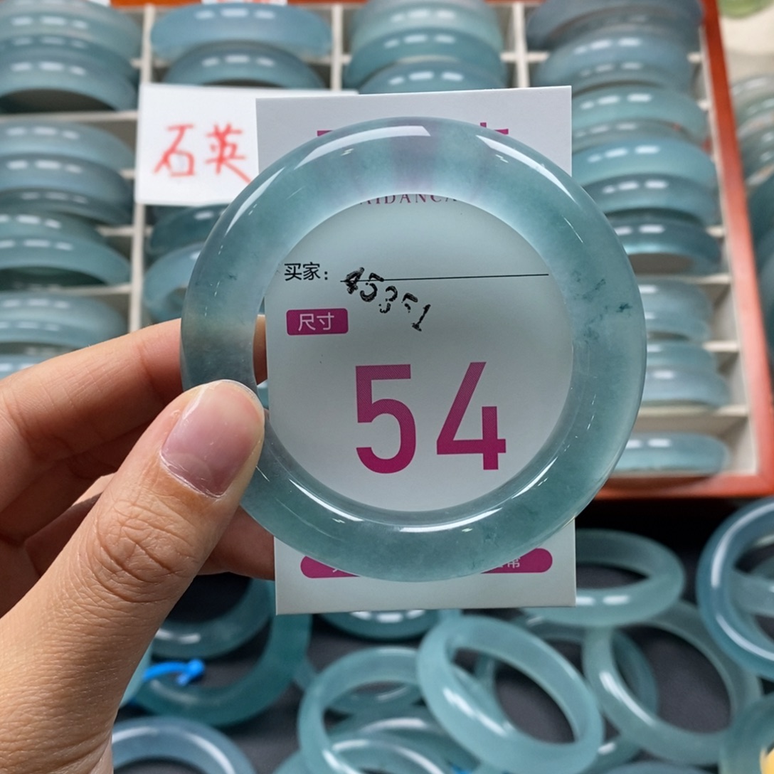 我***友石英质玉未镶嵌手镯