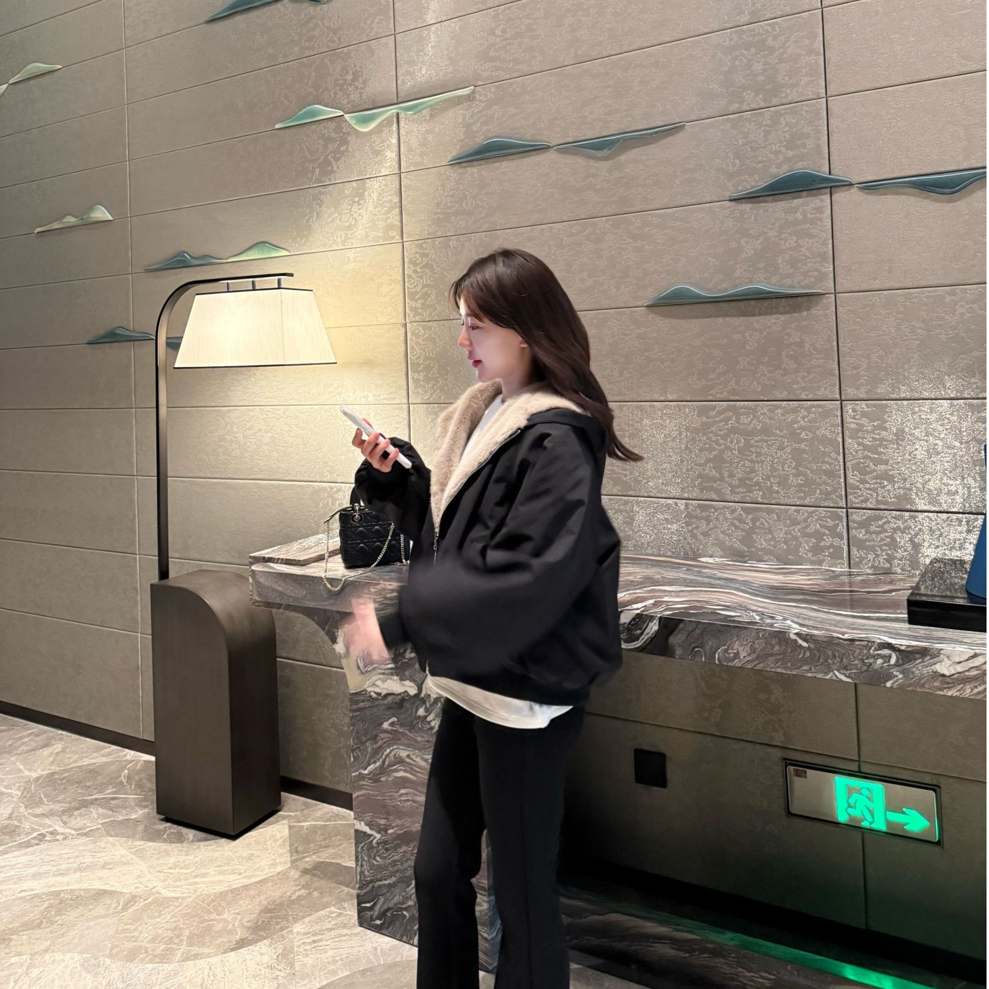 【李金贤】2025新款厚款保暖连帽耐磨皮毛衣双面穿短外套QSF-1090