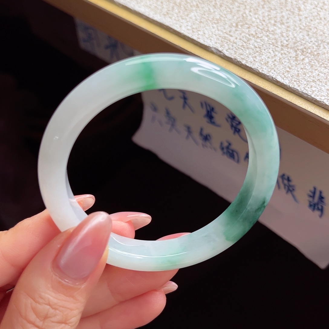 翡翠未镶嵌手镯手镯