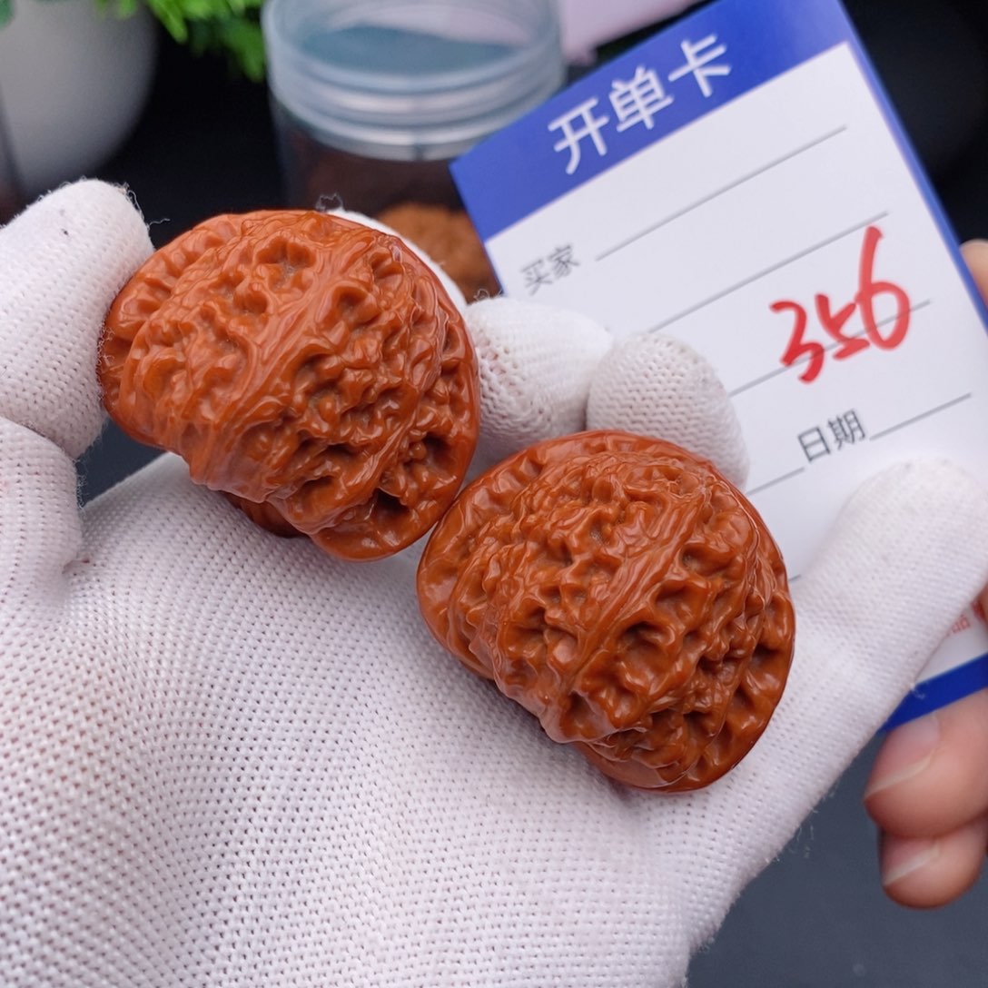 文玩核桃把件40三角白356