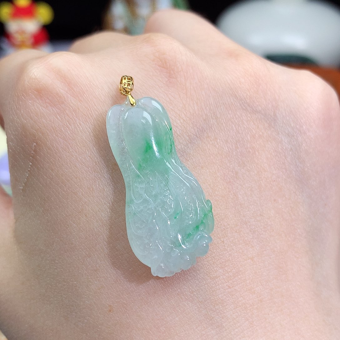 翡翠18K金镶嵌颈饰白菜