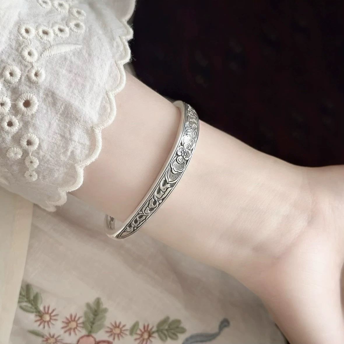 足银手镯 韶华 银奶奶纯银手镯女999足银实心手工錾刻复古手镯环