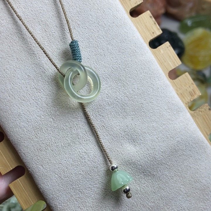 蛇纹石玉挂件未镶嵌