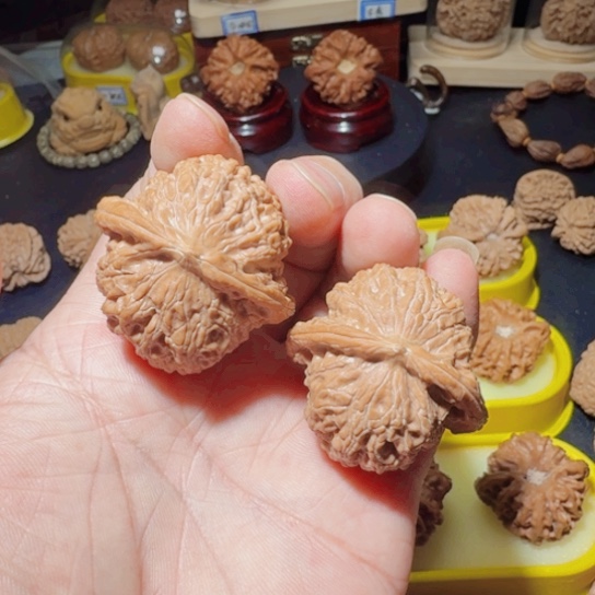 文玩核桃把件血麒麟40