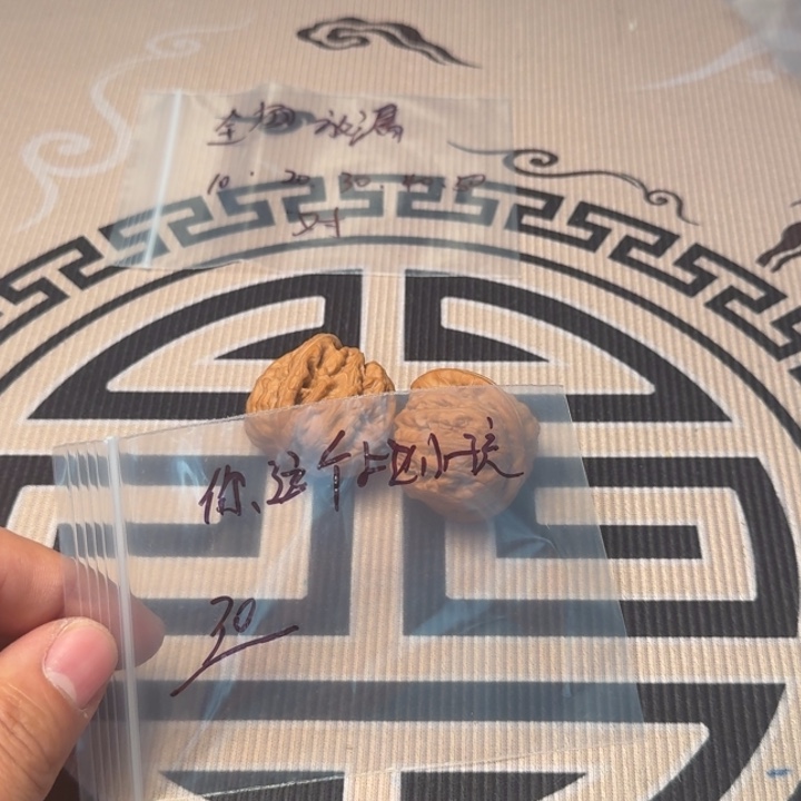 你***孩大叶紫檀（黑酸枝木类）