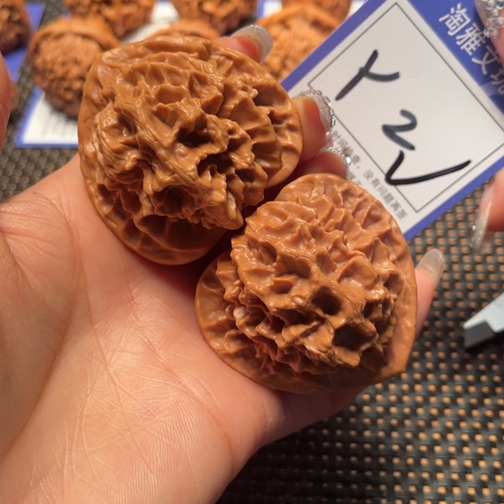 文玩核桃把件2号4.9帝王，5.0肚，63克