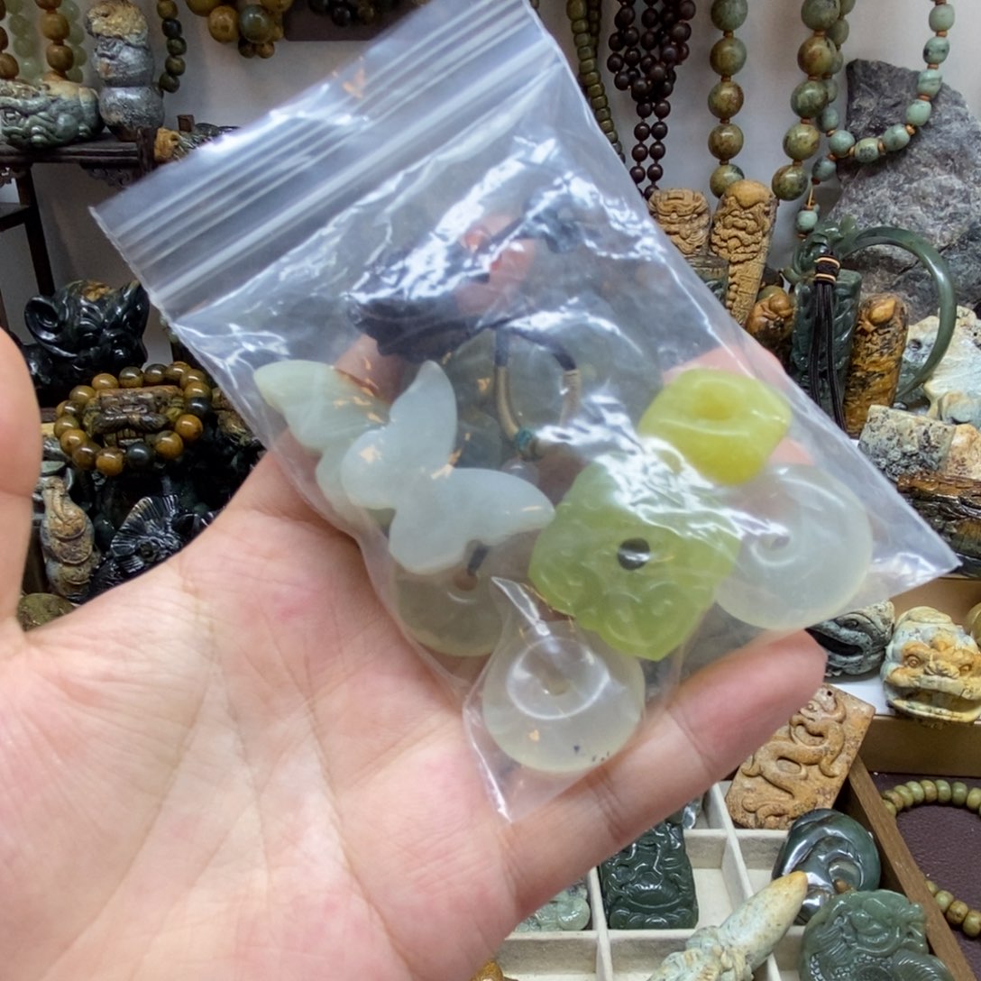 未镶嵌蛇纹石玉把件